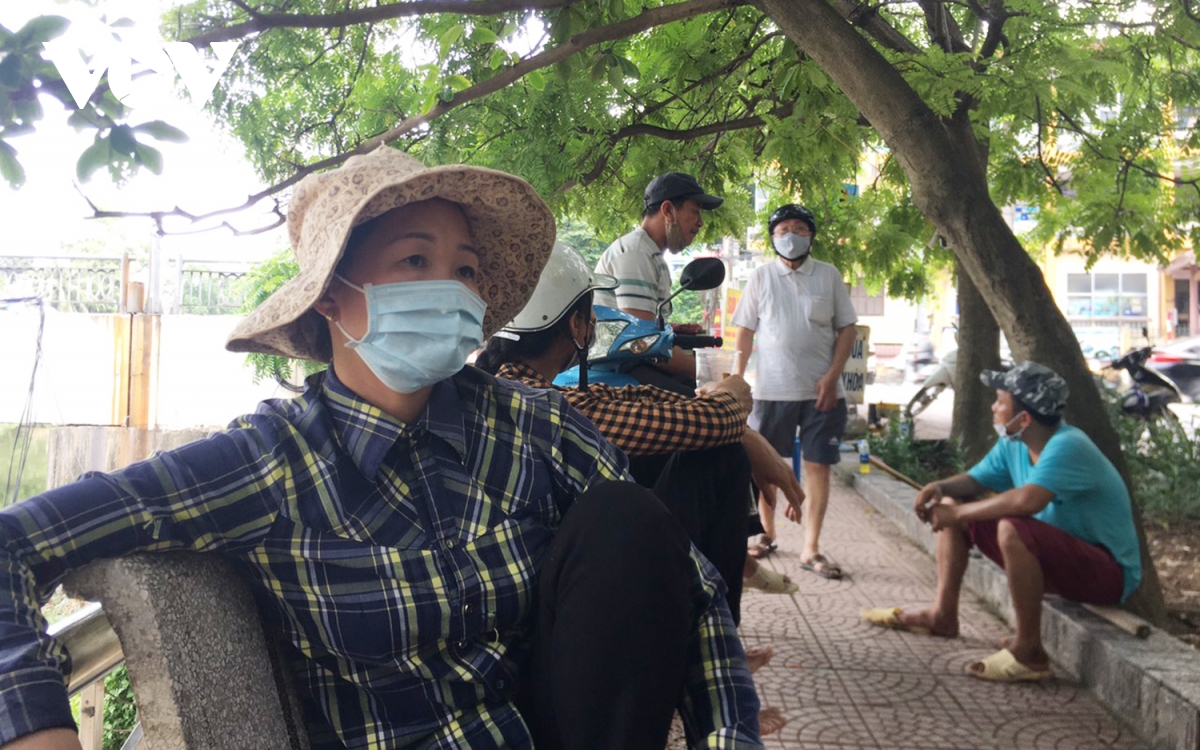 Người lao động tự do ở Hà Nội chật vật mưu sinh trong mùa dịch